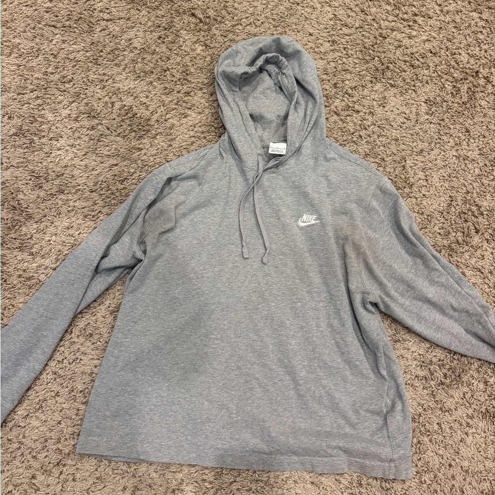 Nike Men's Light Gray Pullover Hoodie with Small Swoosh